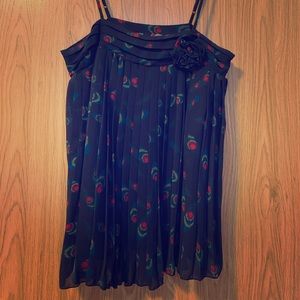 Pleated peacock tank